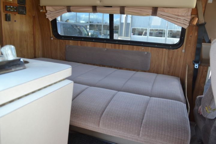 781796-25 FORD CS250 COACH TRAVEL V8, 1989