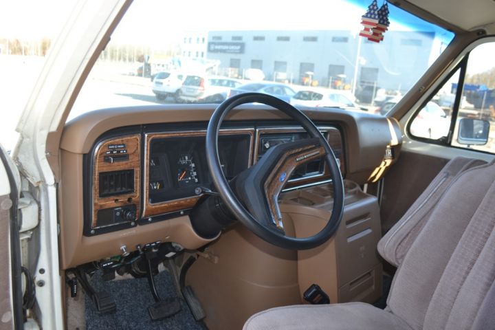 781796-30 FORD CS250 COACH TRAVEL V8, 1989