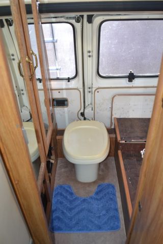 781796-43 FORD CS250 COACH TRAVEL V8, 1989