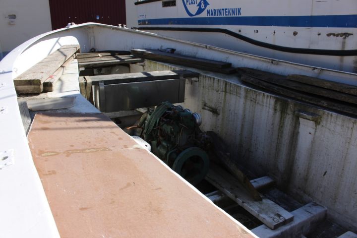 784101-5 Old lifeboat with engine, intended for 50 people (Volvo Penta 3-cyl) (repair object)