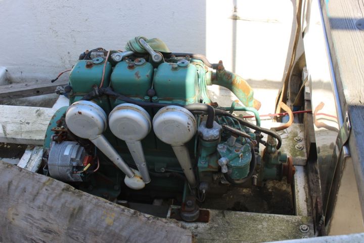 784101-9 Old lifeboat with engine, intended for 50 people (Volvo Penta 3-cyl) (repair object)