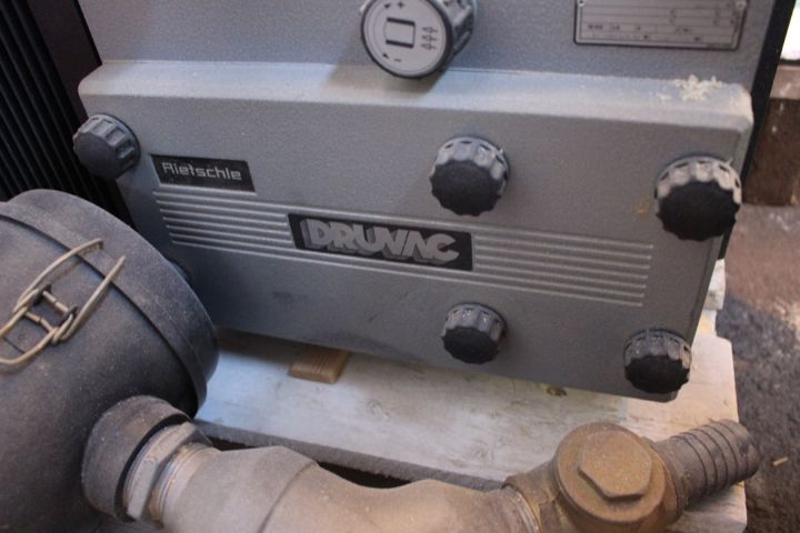 780828-1 (Skickas tillbaka till Odenfönster) Vakuumpump Rietschle Druvac VTA 100 -2003, 24 st vaccumkoppar