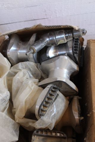 780828-9 (Skickas tillbaka till Odenfönster) Vakuumpump Rietschle Druvac VTA 100 -2003, 24 st vaccumkoppar