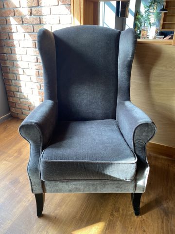 744795-2 Ear flap armchairs, 2 pcs with table