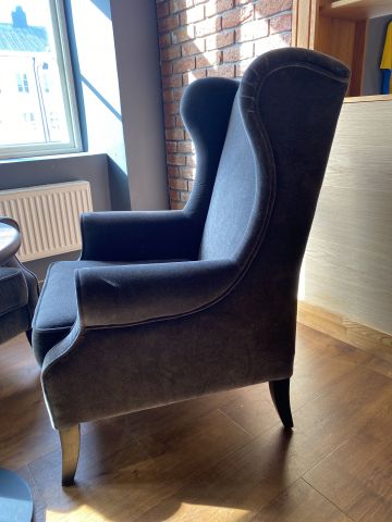 744795-3 Ear flap armchairs, 2 pcs with table