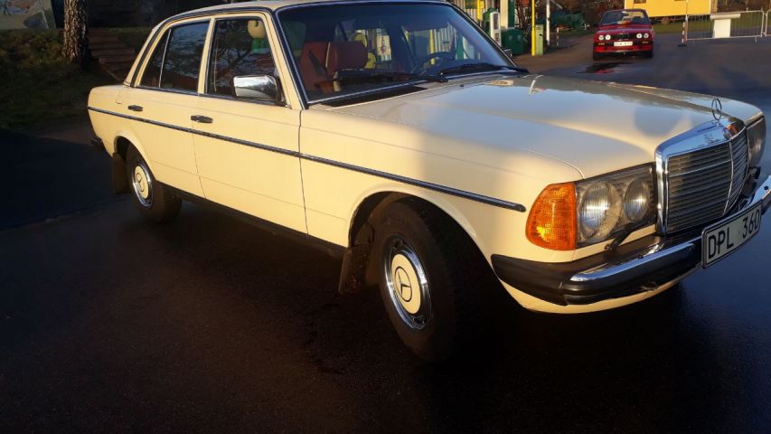 769795-6 Mercedes-Benz 200 -1982