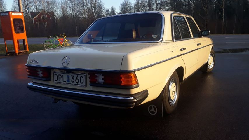 769795-7 Mercedes-Benz 200 -1982