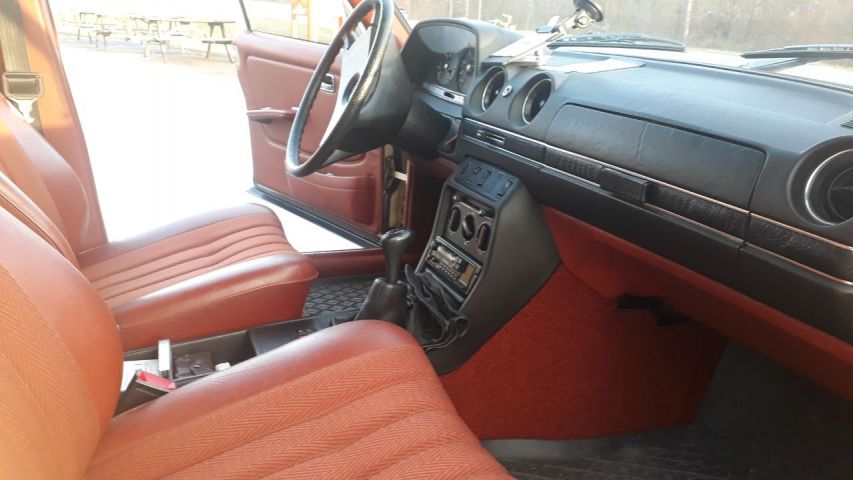 769795-13 Mercedes-Benz 200 -1982