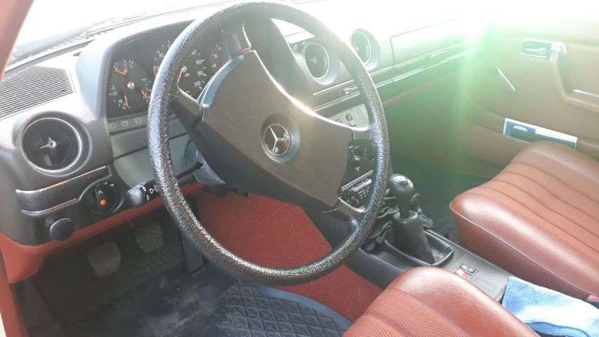 769795-14 Mercedes-Benz 200 -1982