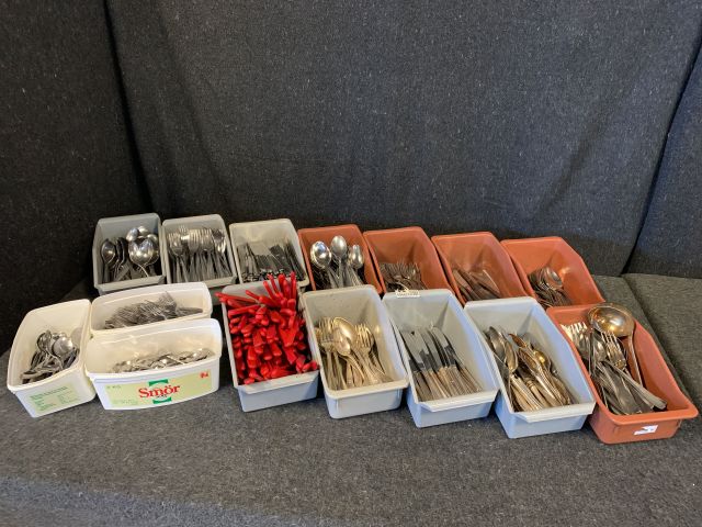 686629-1 Bestick, bestickslådor. Se bilder