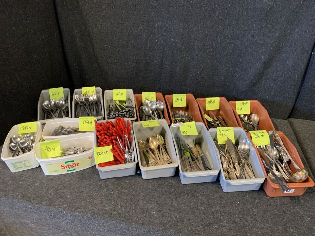 686629-17 Bestick, bestickslådor. Se bilder