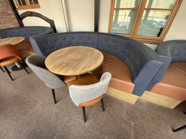 744825-6 U-sofas, 4 pcs with table and eight chairs