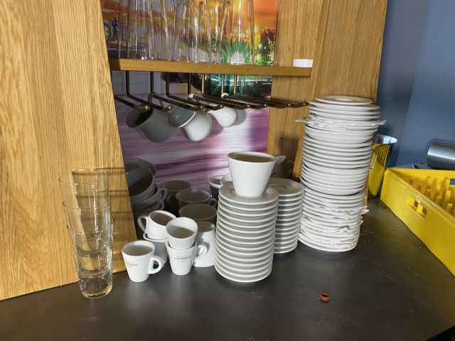 744841-19 Bar counter at an angle of approx. 407x250 cm - as well as back bar shelves and accessories