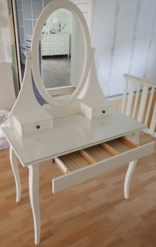689201-3 Dressing table