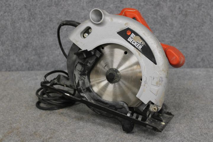 728766-2 Circular saw & screwdriver - Black & Decker and Ryobi