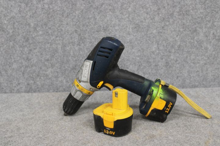 728766-8 Circular saw & screwdriver - Black & Decker and Ryobi