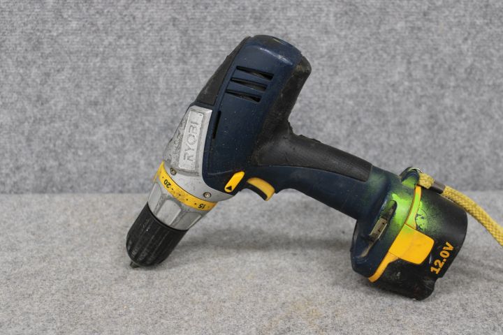 728766-9 Circular saw & screwdriver - Black & Decker and Ryobi
