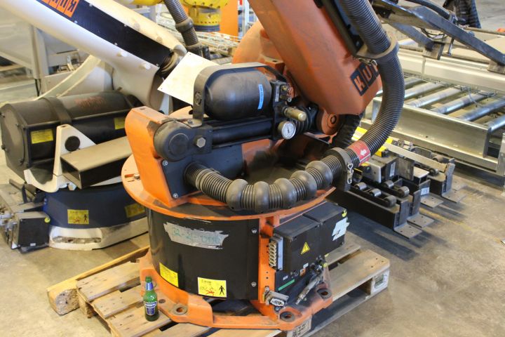 719640-17 Industrial robot, KUKA KR200 / 2 Tj