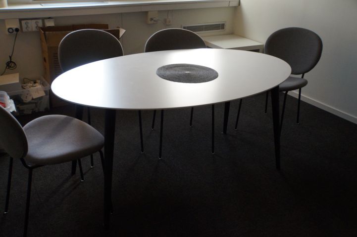 735625-1 The whole room