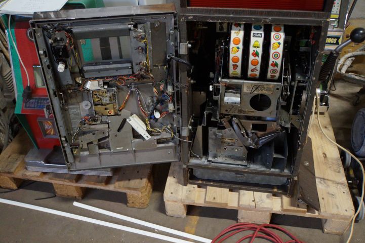 735726-11 Vintage Swedish Bally "Circus" Slot Machine