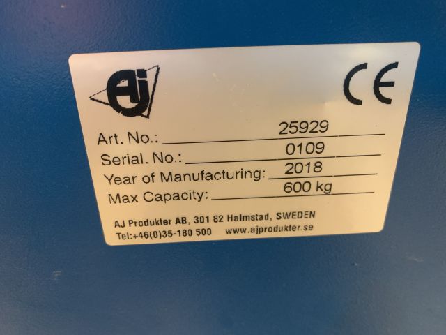 780881-3 Tool container with wheels AJ -2018