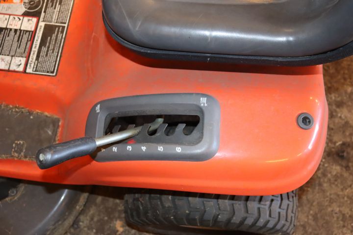 786579-17 Garden tractor Husqvarna YTH20K46