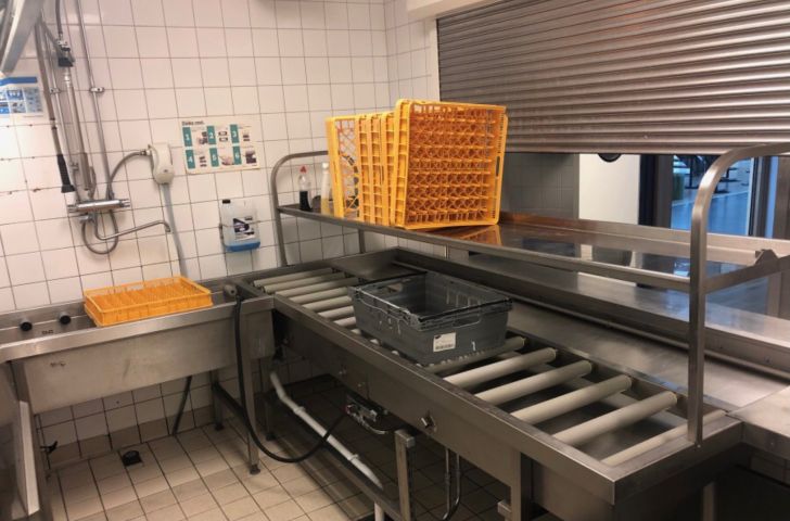 718744-8 Tunnel dishwasher Electrolux WT100 with conveyor belt
