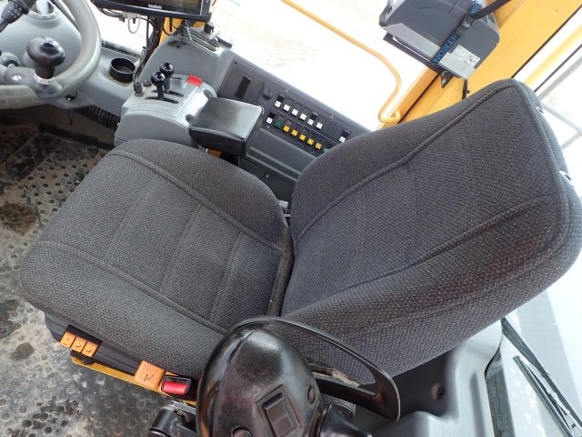 689213-34 Volvo 180E Wheel Loader 2006