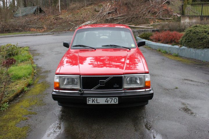 788936-8 Volvo 244GL -1991