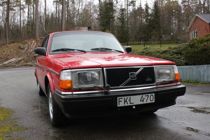 788936-10 Volvo 244GL -1991