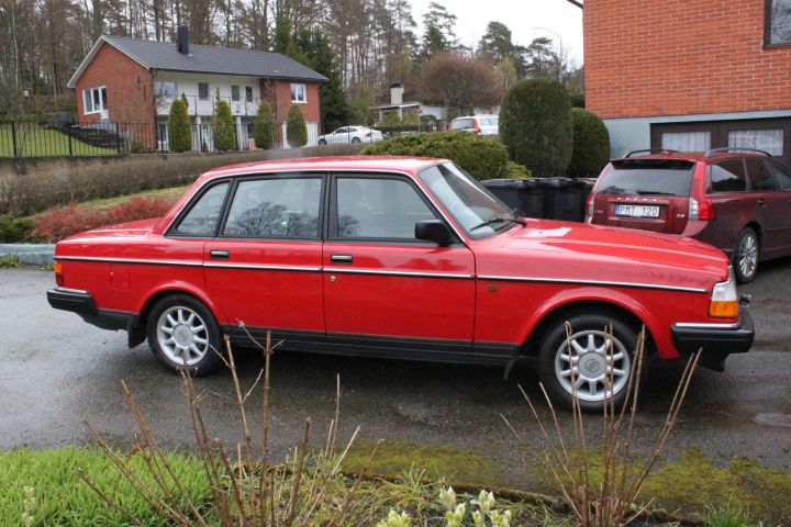 788936-11 Volvo 244GL -1991