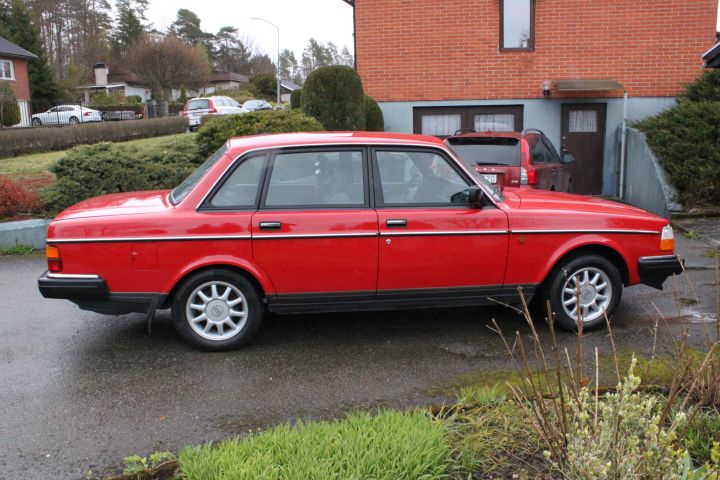 788936-12 Volvo 244GL -1991