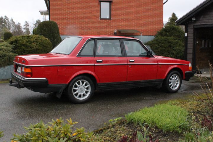 788936-14 Volvo 244GL -1991