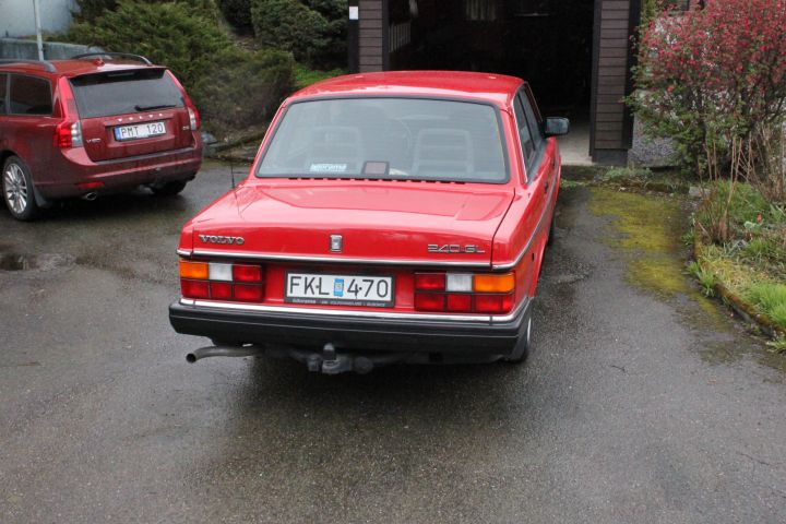 788936-16 Volvo 244GL -1991