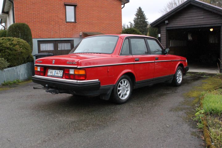 788936-15 Volvo 244GL -1991