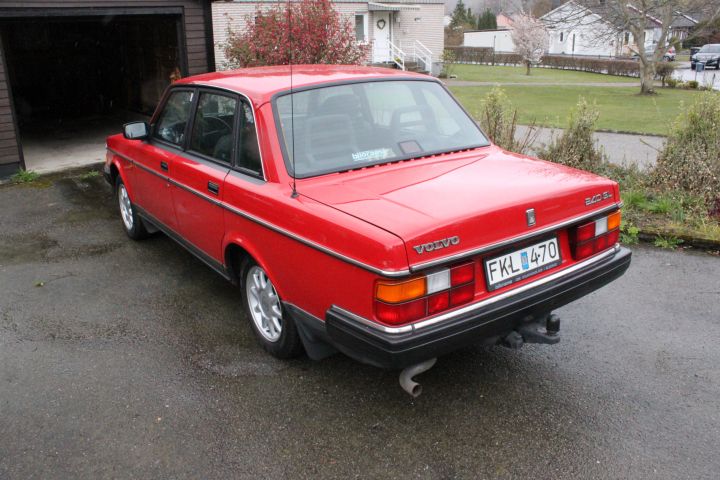 788936-18 Volvo 244GL -1991