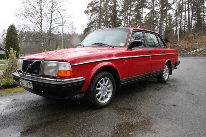 788936-22 Volvo 244GL -1991