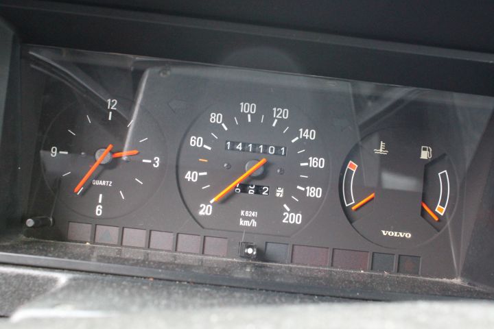 788936-24 Volvo 244GL -1991