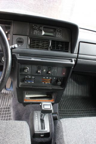 788936-25 Volvo 244GL -1991