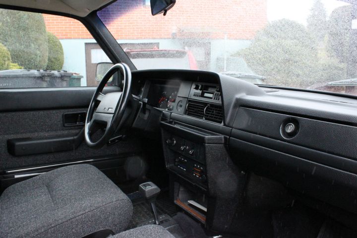 788936-27 Volvo 244GL -1991