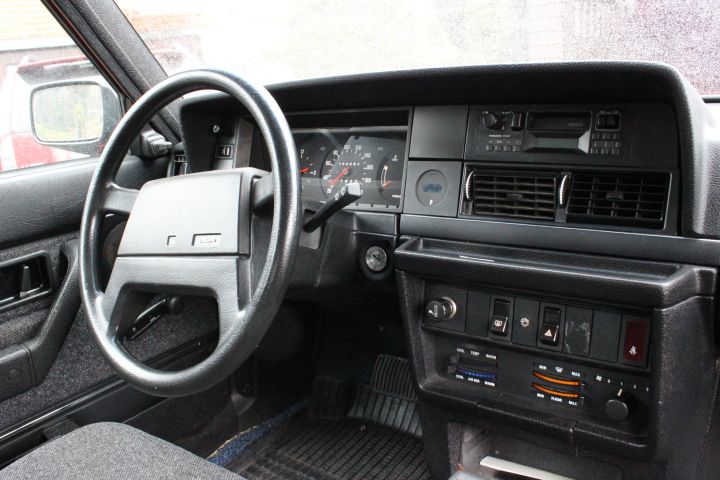 788936-29 Volvo 244GL -1991