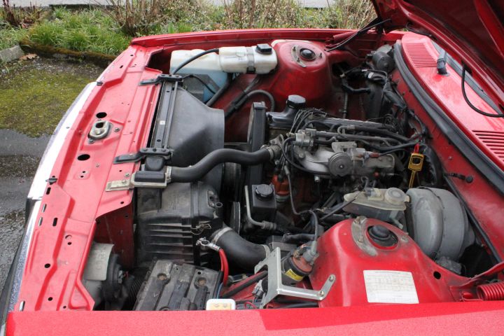 788936-32 Volvo 244GL -1991