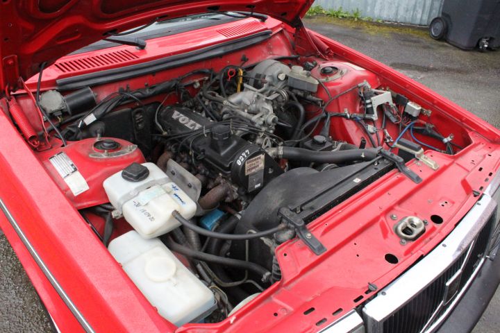 788936-33 Volvo 244GL -1991