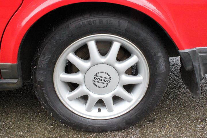 788936-38 Volvo 244GL -1991