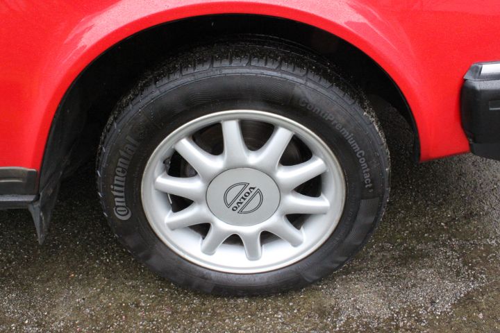 788936-40 Volvo 244GL -1991