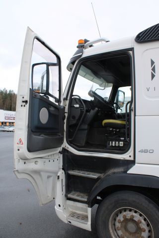 759014-29 Volvo FH12 460 Euro 3 -03 (374394km)