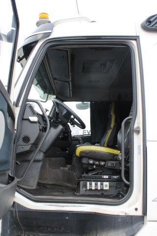 759014-30 Volvo FH12 460 Euro 3 -03 (374394km)