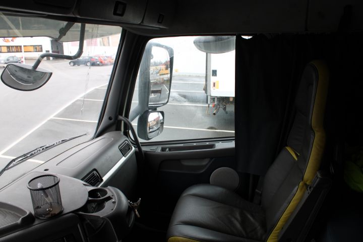 759014-33 Volvo FH12 460 Euro 3 -03 (374394km)