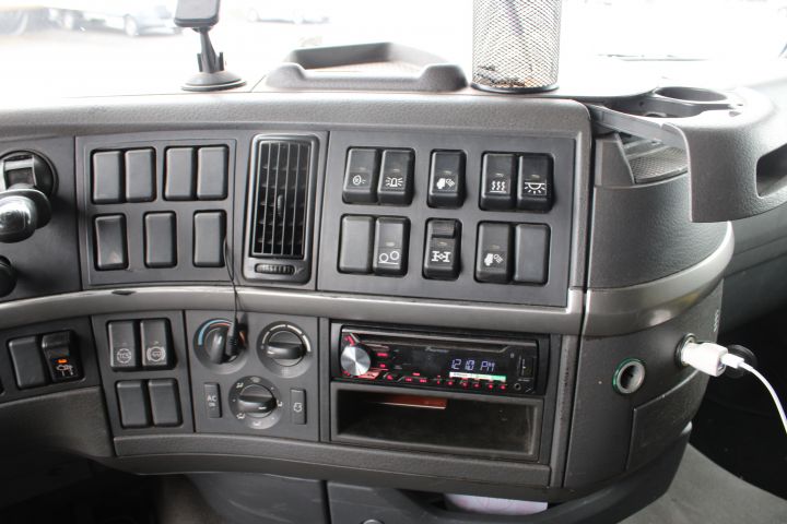 759014-36 Volvo FH12 460 Euro 3 -03 (374394km)