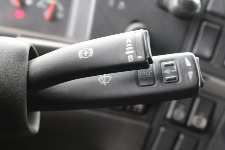 759014-39 Volvo FH12 460 Euro 3 -03 (374394km)